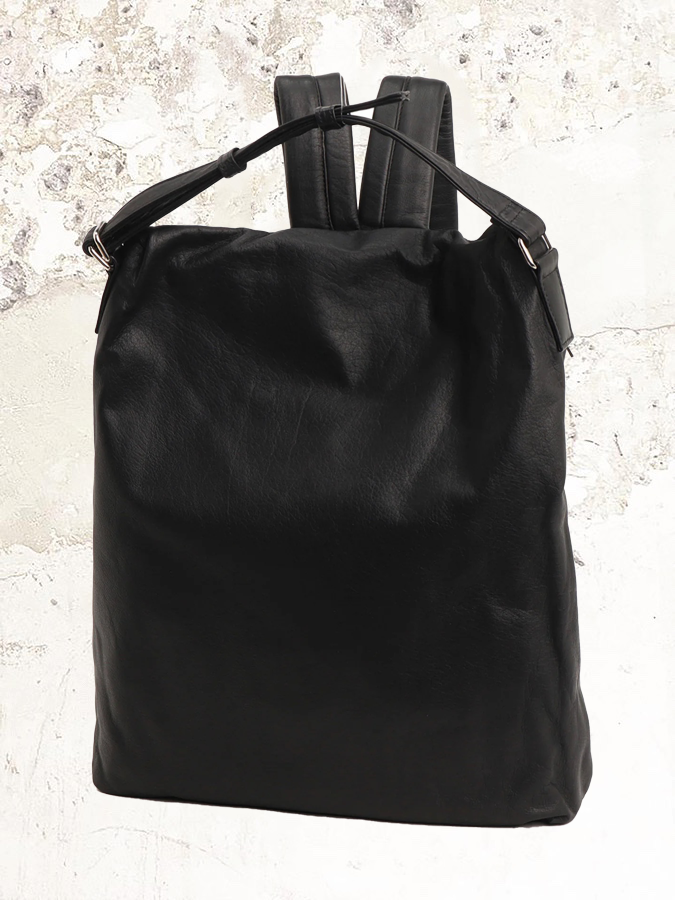 black leather square backpack YOHJI YAMAMOTO GARMENT LEATHER SQUARE BACKPACK – MDE