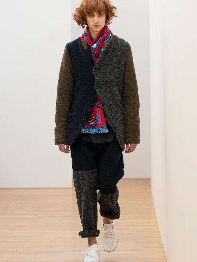 Comme Des Garçons Sjirt logo scarf