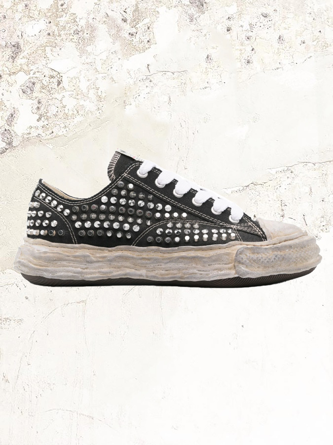 Maison MIHARA YASUHIRO mit Nieten verzierte Peterson Sneakers