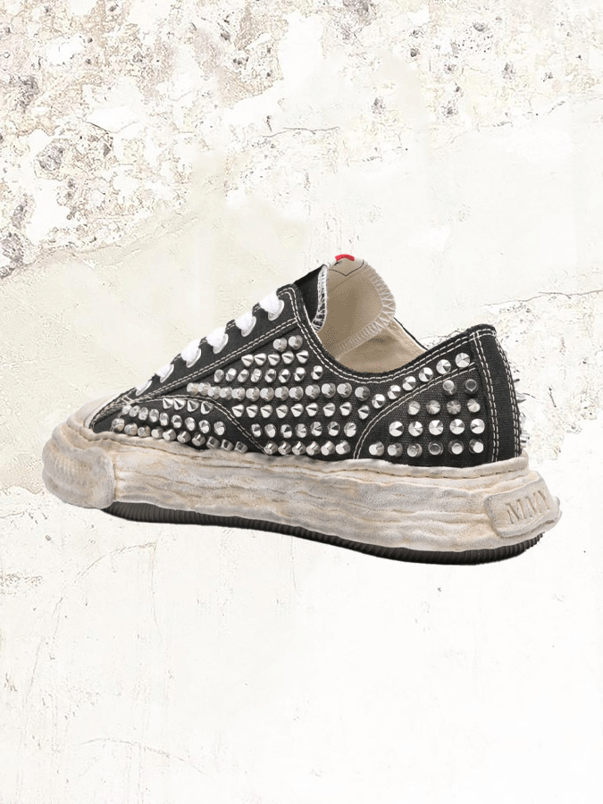 Maison MIHARA YASUHIRO mit Nieten verzierte Peterson Sneakers