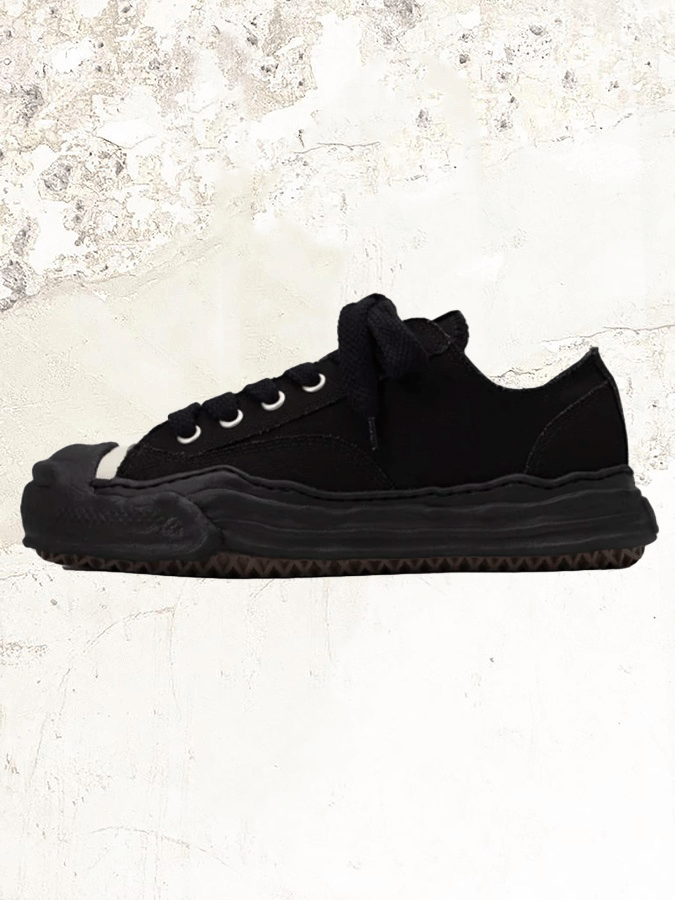 Maison Mihara Yasuhito Wildleder Peterson Low-Top Sneakers